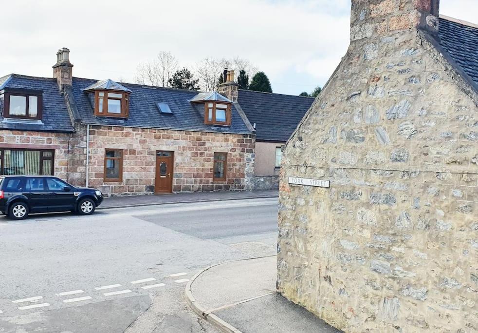 Vila York Street Retreat, Modern Cosy 2 Bed With Garden Dufftown Exteriér fotografie